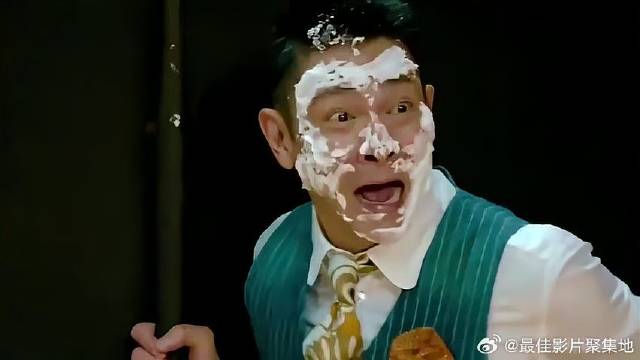 两大天王互相砸蛋糕，倒霉的却是姑娘，姑娘满脸都是