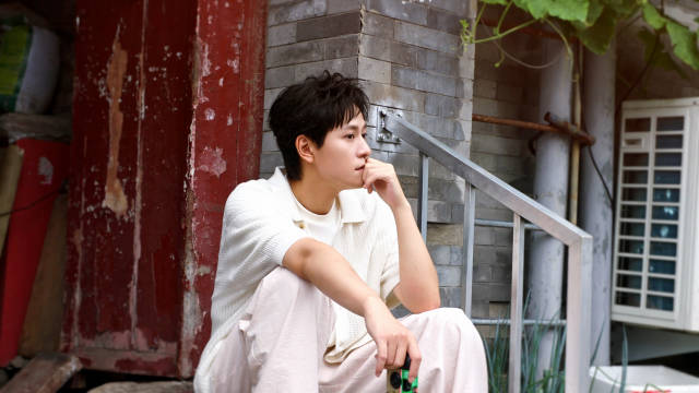 秦俊杰生日与粉丝同游自然庆生