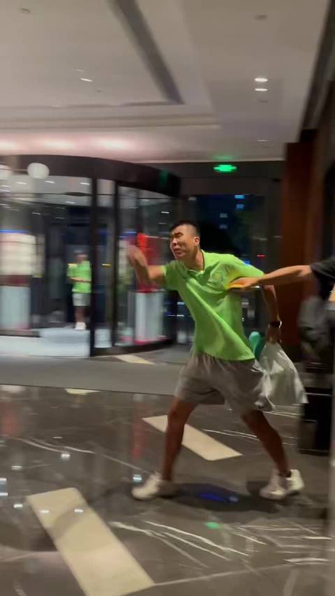 退钱哥谈国安球员和球迷冲突