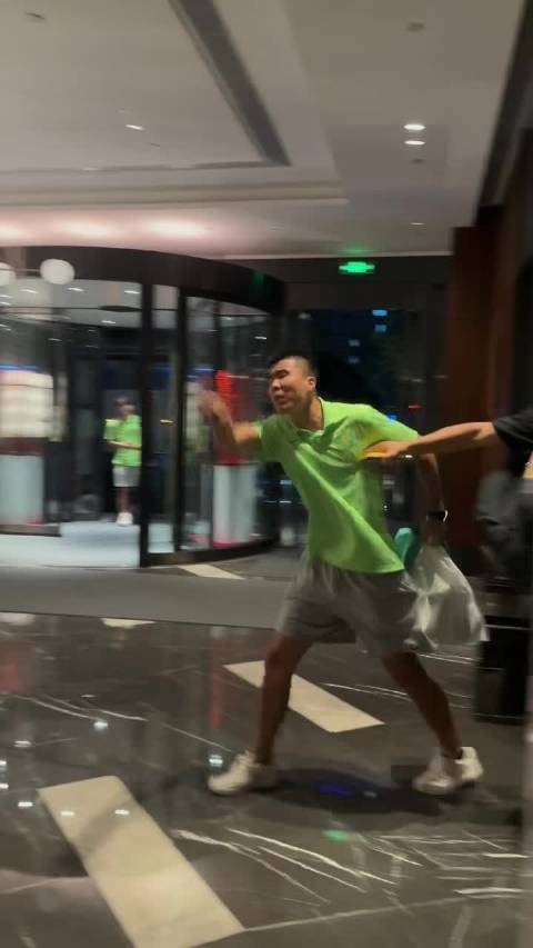 张玉宁就赛后与球迷冲突道歉，承诺以崭新面貌迎战剩余赛事