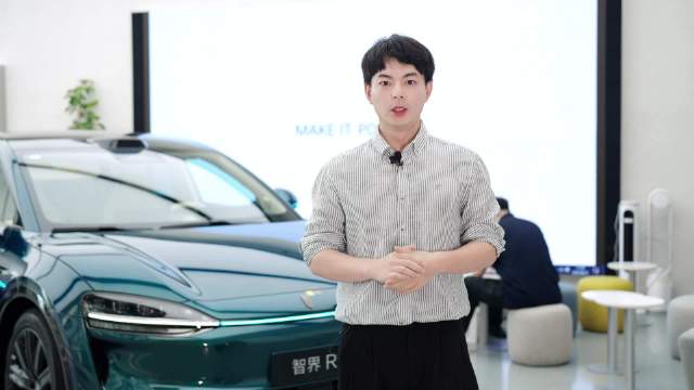 华为智界R7体验店人气火爆，消费者扎堆体验25万级SUV