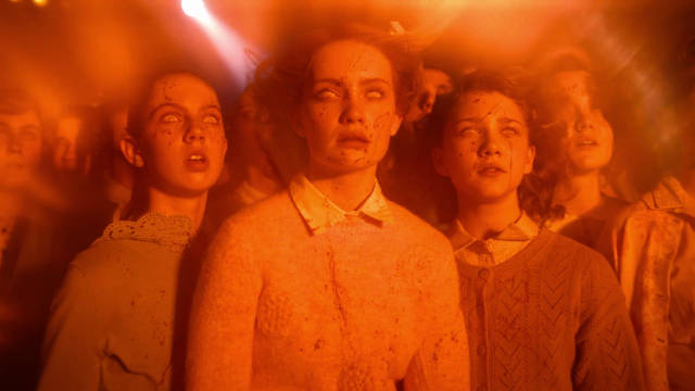 《小丑回魂：欢迎来到德里镇》10月27日开播，比尔·斯卡斯加德回归饰演小丑