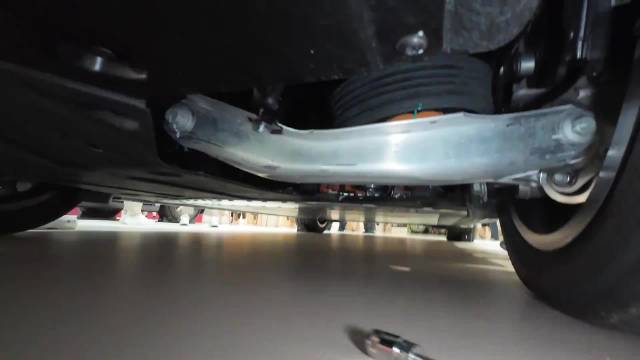 理想i8车身悬架用料全网首测：35万就这？