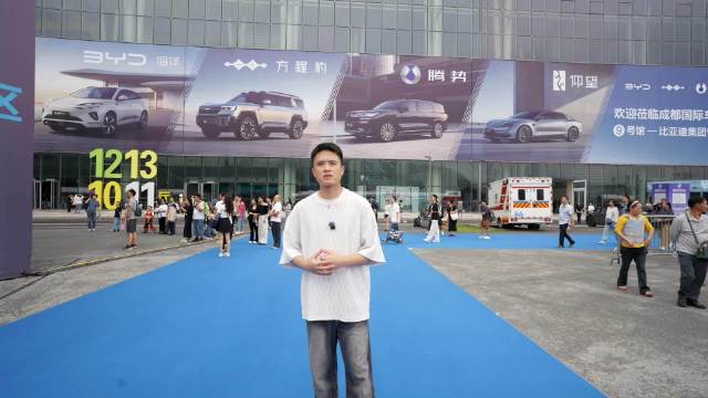2025成都车展比亚迪专馆亮相，秦L EV等新车黑科技引围观