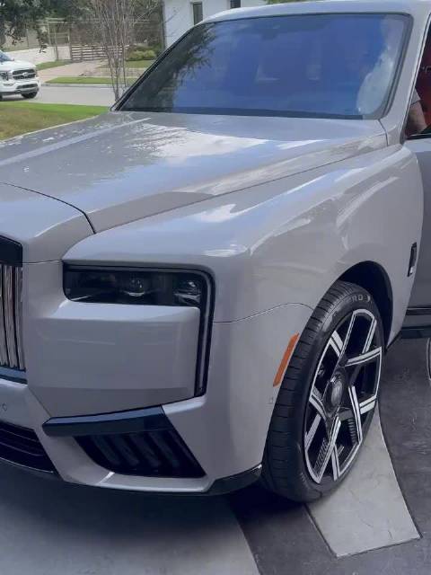 PJ-华盛顿的老婆在PJ生日的时候给他送了一辆劳斯莱斯库里南！