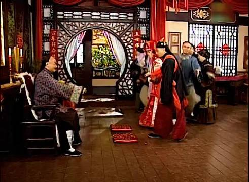 儿子暗中操办父亲与第三者婚礼引争议