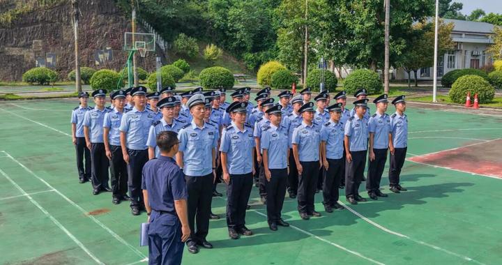 富顺县公安局开展作风练兵集中培训