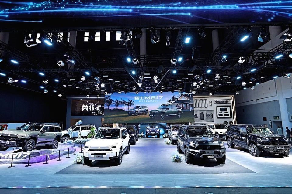 硬派越野遇上华为全家桶 东风猛士M817不简单