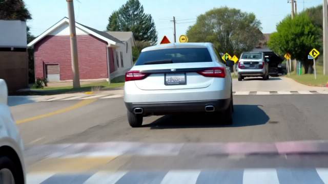 用户测试360AI办公文生视频功能，体验AI底盘解决驾车问题