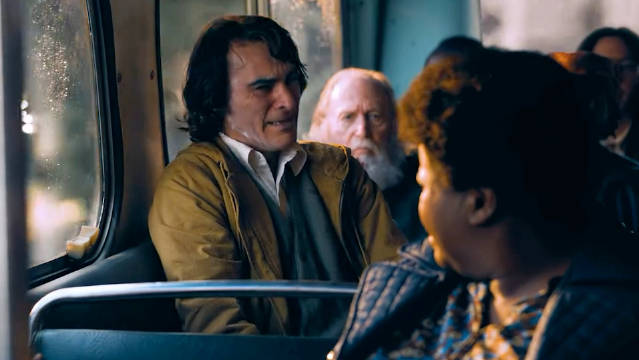 生活面前人人如小丑奋力微笑却难逃落魄结局