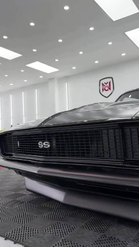 看见这车突然就想起了布莱恩·奥康纳，一转眼都12年了，科迈罗ss雪佛兰