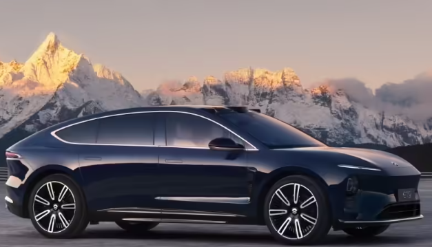 蔚来ET9全量推送Cedar 雪松 1.2.0 版：升级追尾碰撞预防与保护等