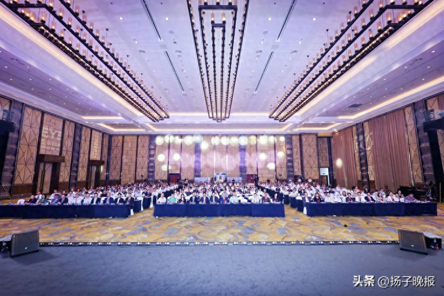 9月4日,2025年屈光性白内障手术国际论坛(IRCS)暨第一届老视矫正MDT管理国际高峰论坛在杭州举办