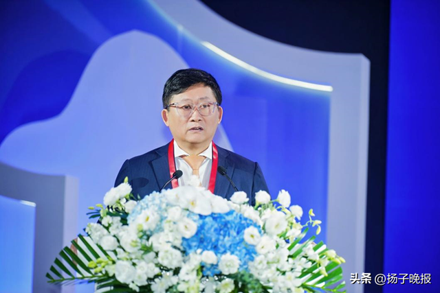 大会主席,中国医师协会眼科医师分会常委、爱尔眼科医院集团白内障学组组长、爱尔眼科医院集团辽宁省区总院长张劲松教授致辞