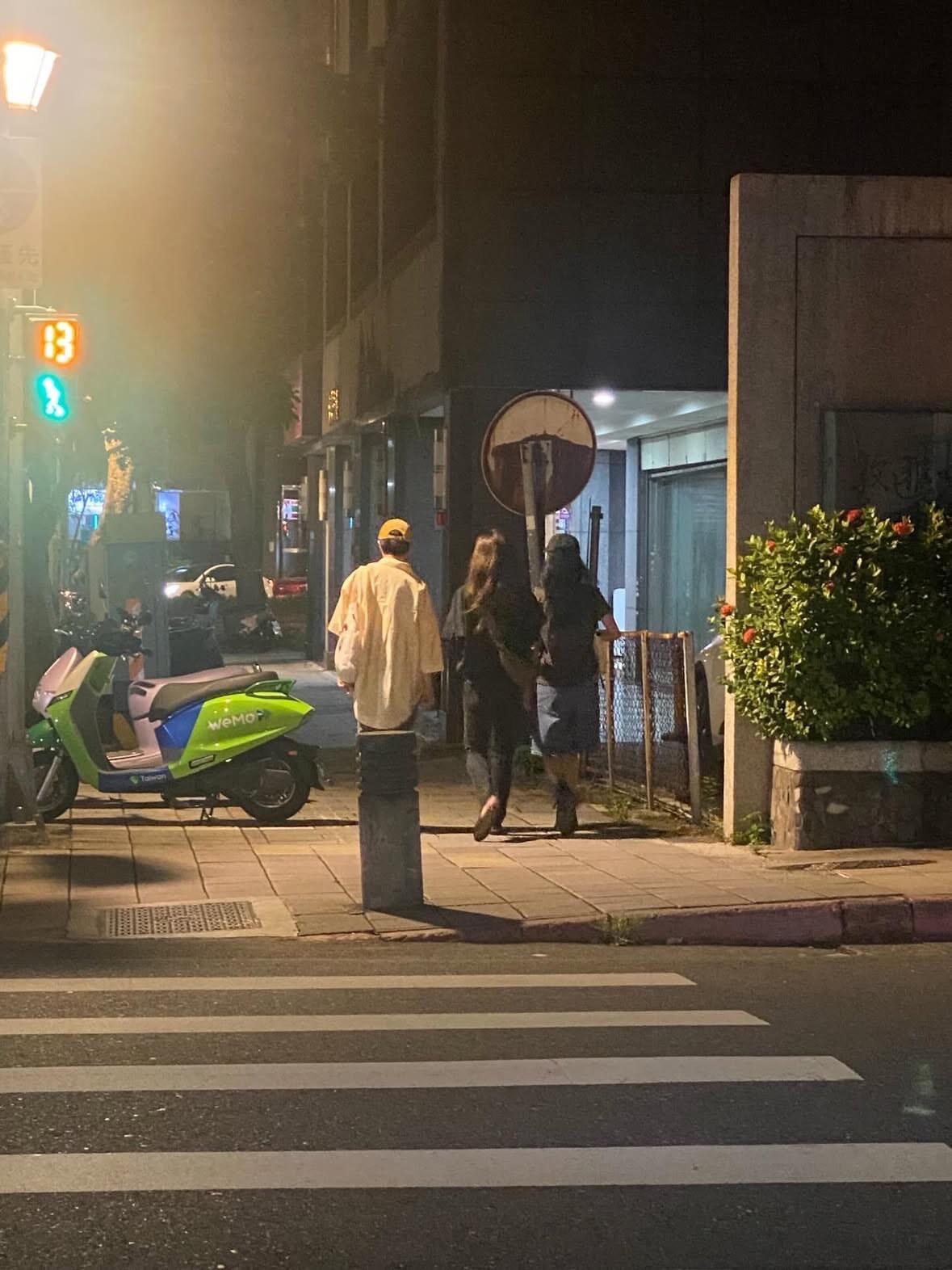 蔡依林被网友发现晚上十点还没睡，“交到了坏朋友？”本人回应