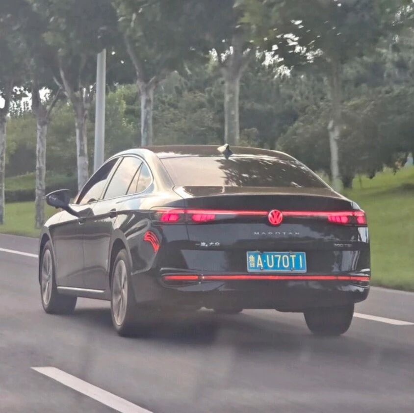 大众迈腾300尊享款尾灯跟商务风有点差异，大家觉得咋样？