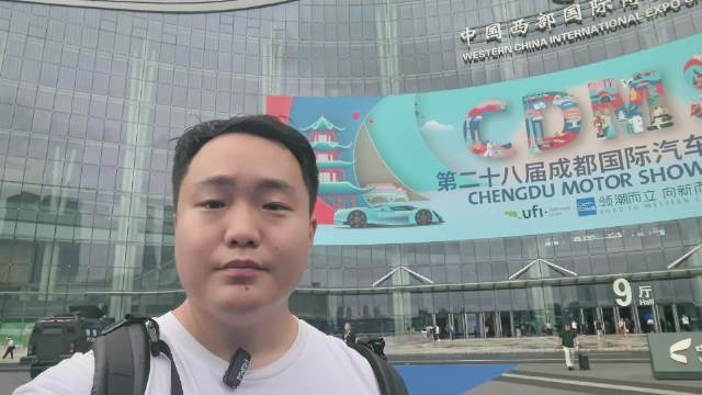 成都车展红旗多款新车发布！天工和熊猫联名潮改！