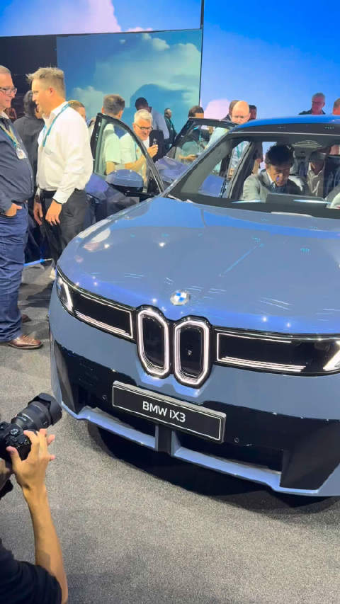 现场实拍，大家看一下宝马iX3的细节，怎么样？大家喜欢吗