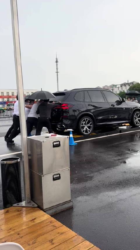 不是，哥们，这可是宝马X5啊！