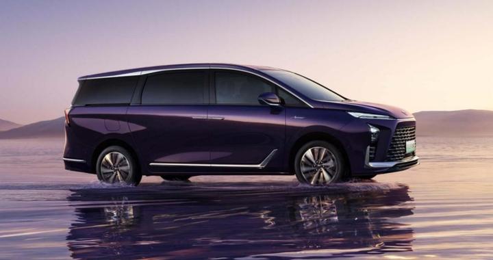 别克GL8陆尊插混版首测：33.99万，值不值？