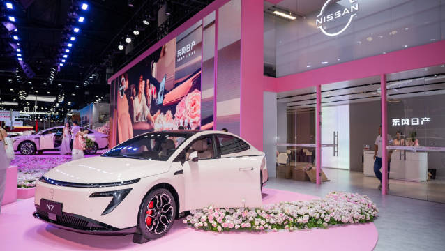 在成都车展，我受到了它的一万点玫瑰暴击！