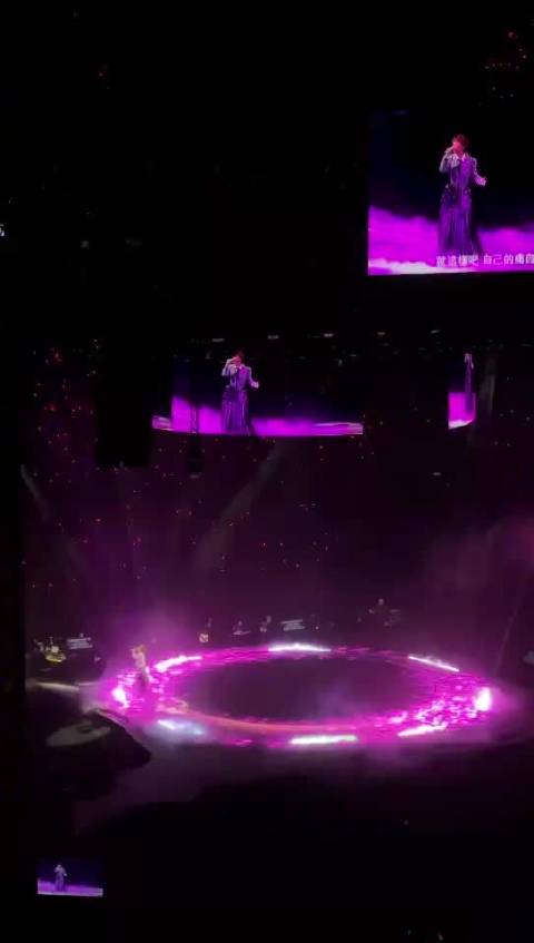陈慧娴出道40年北京首唱，傻女舞台现4分身