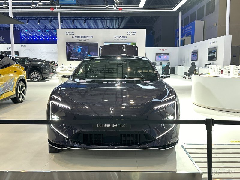 阿维塔12测试车亮相 搭载分布式电驱 配原地掉头/爆胎稳定控制