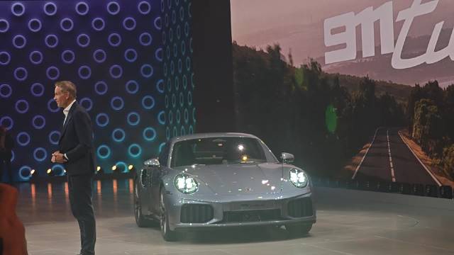 保时捷新款911TurboS亮相IAA2025，前脸竖向格栅设计引关注