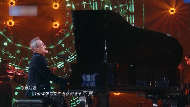 罗大佑献唱《野百合也有春天》，烟嗓故事感