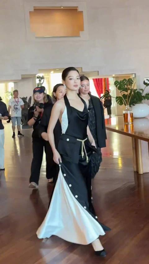 辛芷蕾全票获影后，首条微博引用《奋斗》台词