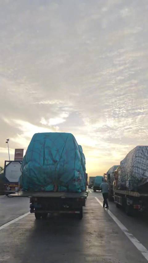 长城魏建军敦煌越野赛前沙漠练车，车型引猜测