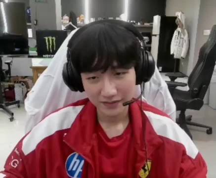 Zeus调侃Peanut谈F1冷场，Peanut坚称观众专注观赛