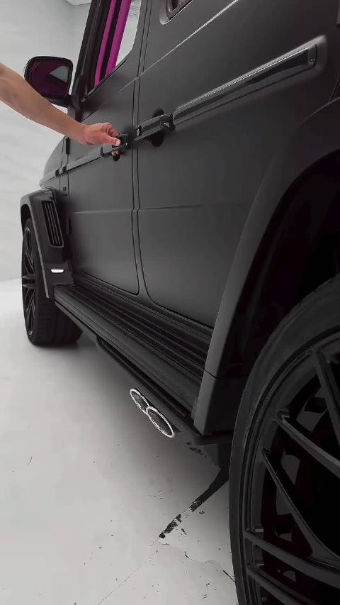 这奔驰大G改的行，排气都可以改在电动踏板上