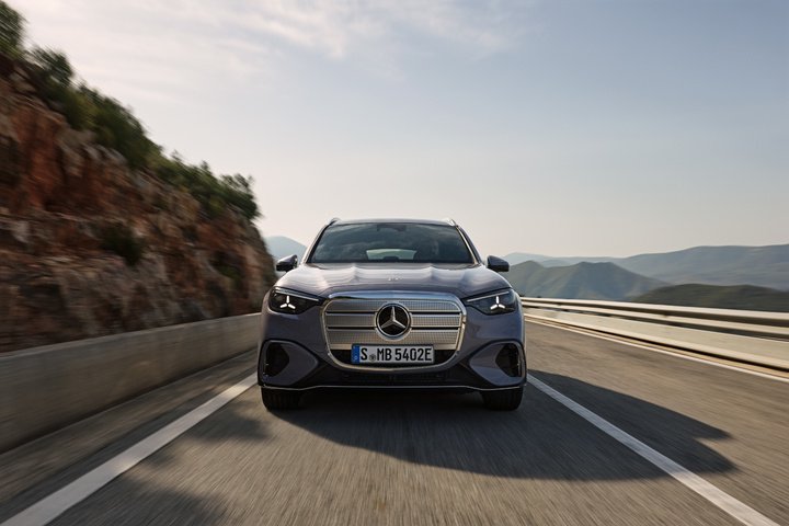 800V 架构的新奔驰 GLC EV 很棒，但离爆款还差点「中国味」