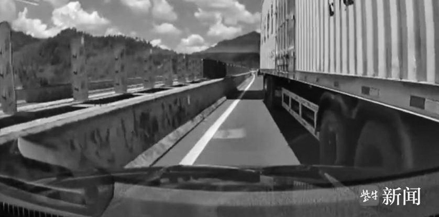 信自动刹车未踩制动，最终撞车酿事故