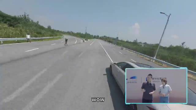 王濛钱漾体验荣威M7 DMH底盘技术，AI瞬控定义混动新标准