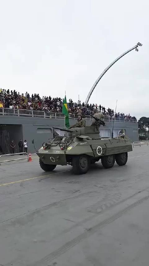 看看巴西独立日阅兵活动，也不知道他们看了我们的阅兵是啥感觉