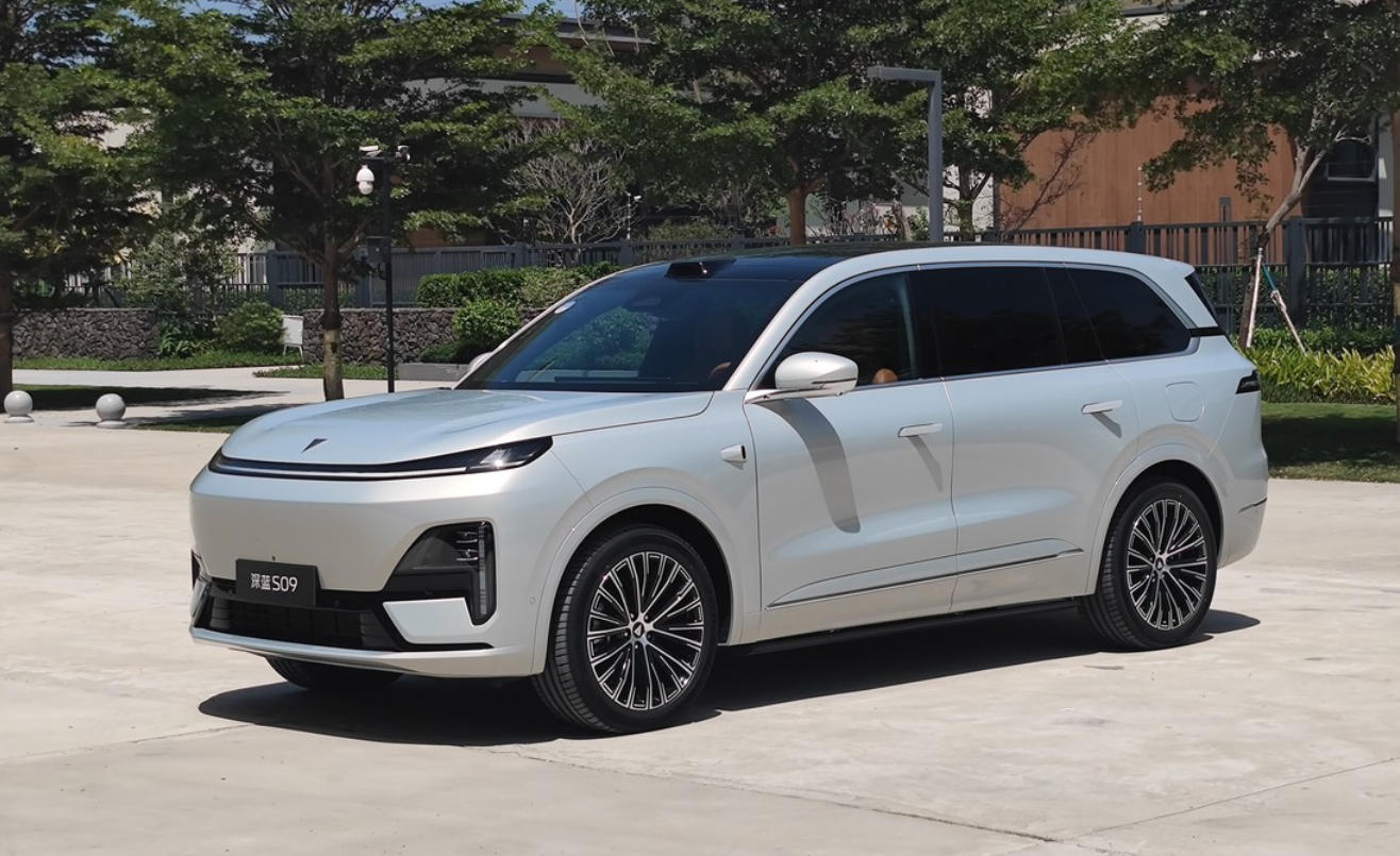深蓝S09新增车型正式上市 售价27.99-30.99万元