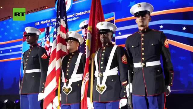 也门导弹袭以扰美军独立日直播，人员紧急寻找掩体