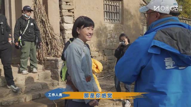 焦俊艳片场遇马儿对手，求生欲满满互动有爱