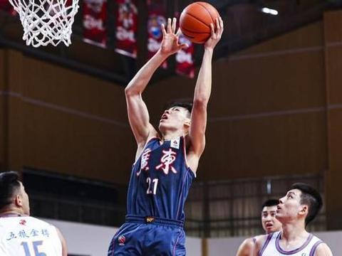 热身赛爆砍19分！广东男篮失意锋线终于苏醒，新赛季或被杜锋扶正