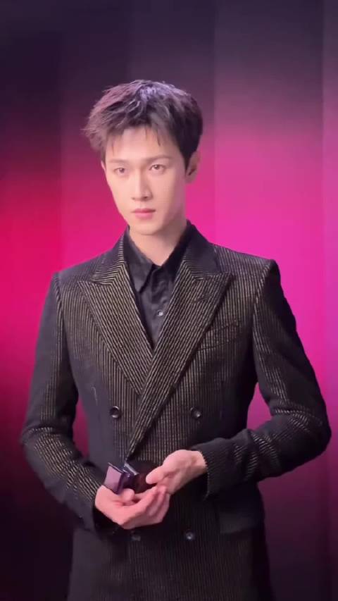 李昀锐今天的活动完全是黑马王子