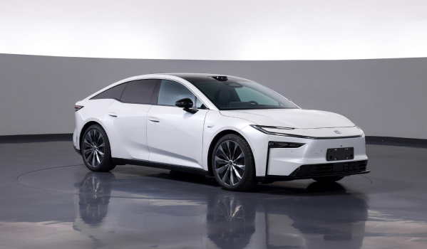 广汽丰田铂智7申报亮相 定位D级纯电轿车 猜猜价格多少？