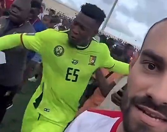 屡遭不顺！奥纳纳在喀麦隆输球后遭丢水瓶，又被曼联放弃转战土超