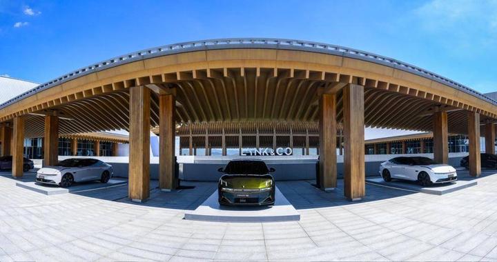 美是前提   快是能力  安全是底线    领克10 EM-P：为热爱买单