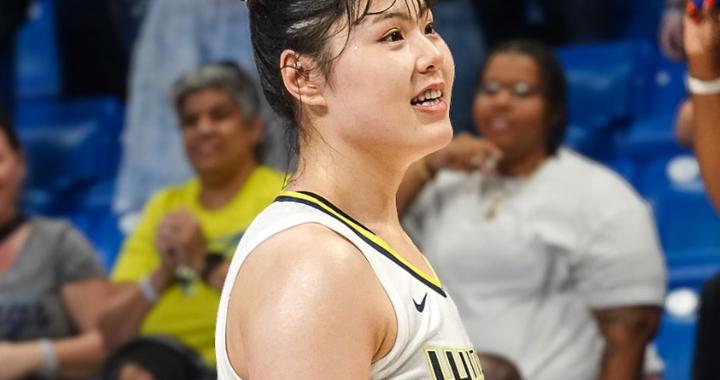 李月汝抹胸礼服惊艳全场：美球迷高呼绝美容颜！小宝透露没谈恋爱