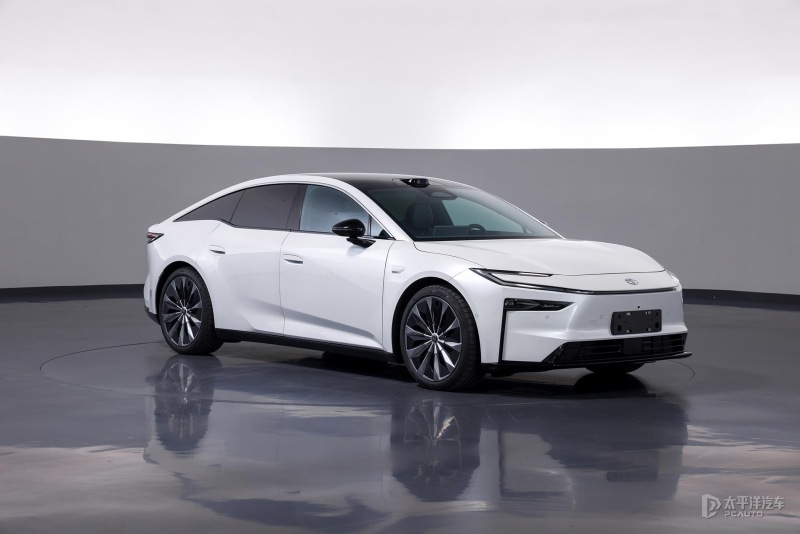 丰田铂智7申报图 中大型纯电轿车/轴距超3米 鸿蒙座舱和华为电机