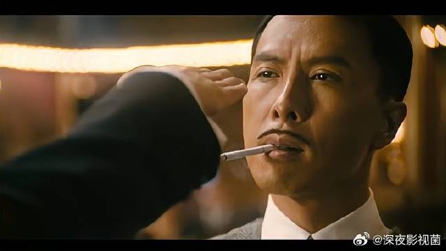 鬼子用大洋挑衅，甄子丹秒抢走大洋，鬼子连衣服都没碰