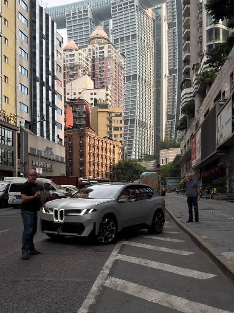 宝马ix3，重庆这么快就有实车到了？ 跟重庆的8D魔幻，是不是挺配！