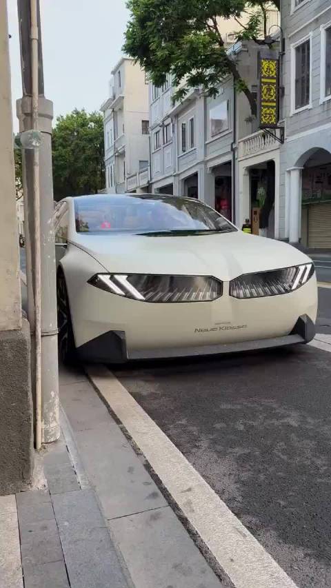 宝马新世代i3亮相，前脸设计引期待